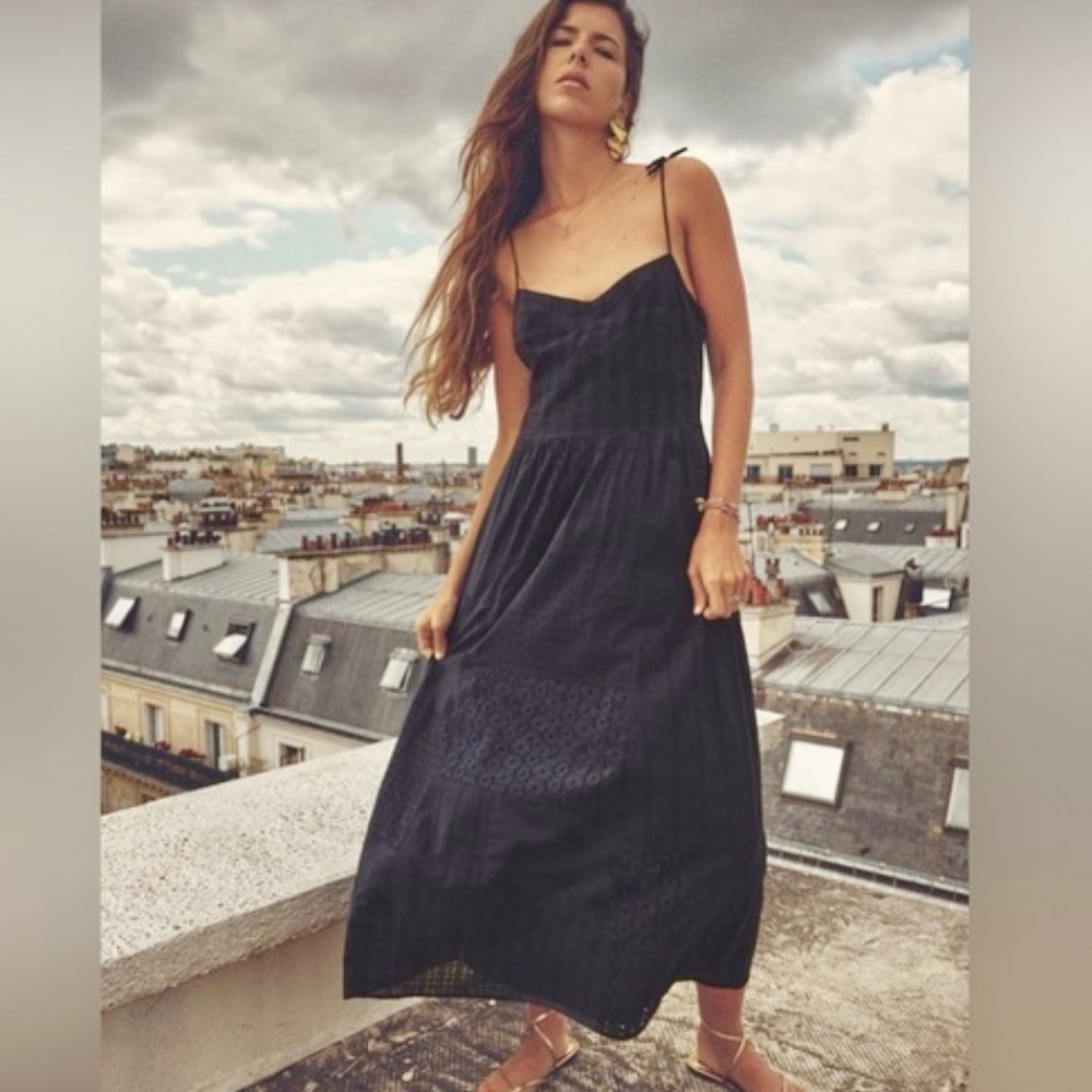 *NWT* Zara Navy Embroidered Midi Dres